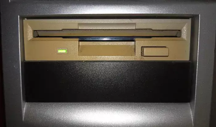 Rescuing files from an old 3.5" floppy disk in Linux