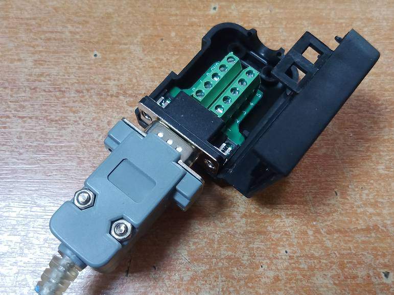 Control the transmission of a radio station via the COM port using RTS or DTR signals