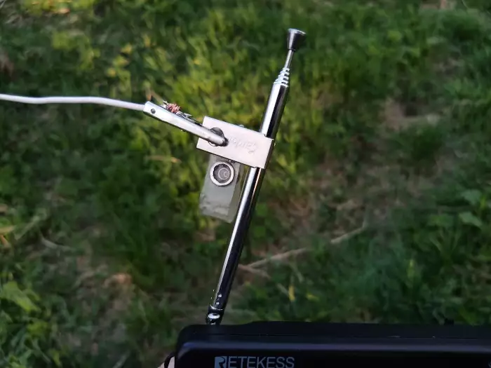 Récepteur Retekess V115 : l'effet de l'utilisation d'une antenne externe