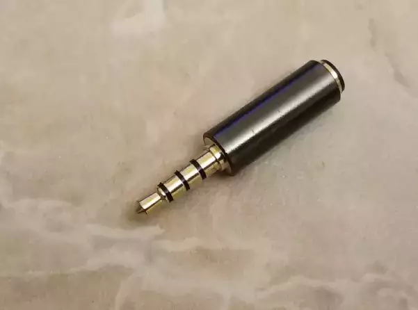 Адаптер переходник для микрофона с разъёма mini jack 3,5 мм TRS на TRRS (c 3 pin на 4 pin)